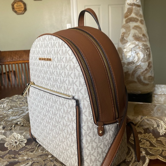 🤎 Michael Kors backpack 🤎 - Picture 8 of 11